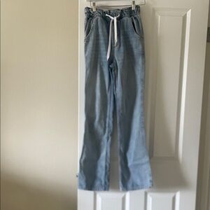 Light Wash Drawstring Waist Jeans